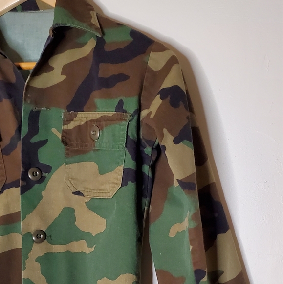 Camouflage Short Button-Up Jacket with Flapped Pockets - Picture 6 of 12